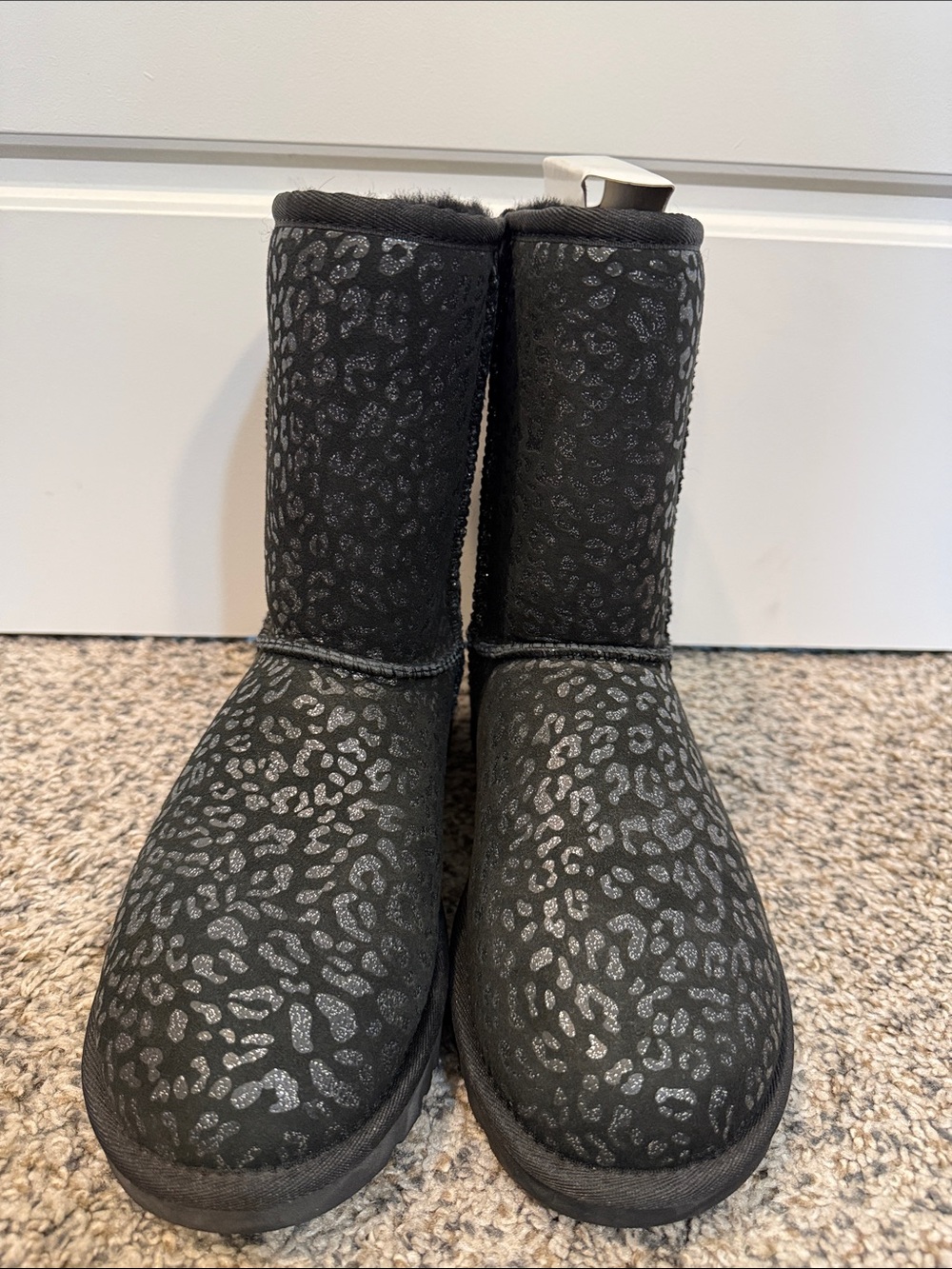 NEW UGG Uggs CLASSIC SHORT SNOW LEOPARD Black Suede Boots 7 - Picture 3 of 9